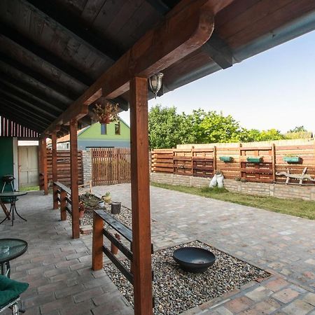Apartamento Seosko Domacinstvo Pustolov Stari Banovci Exterior foto