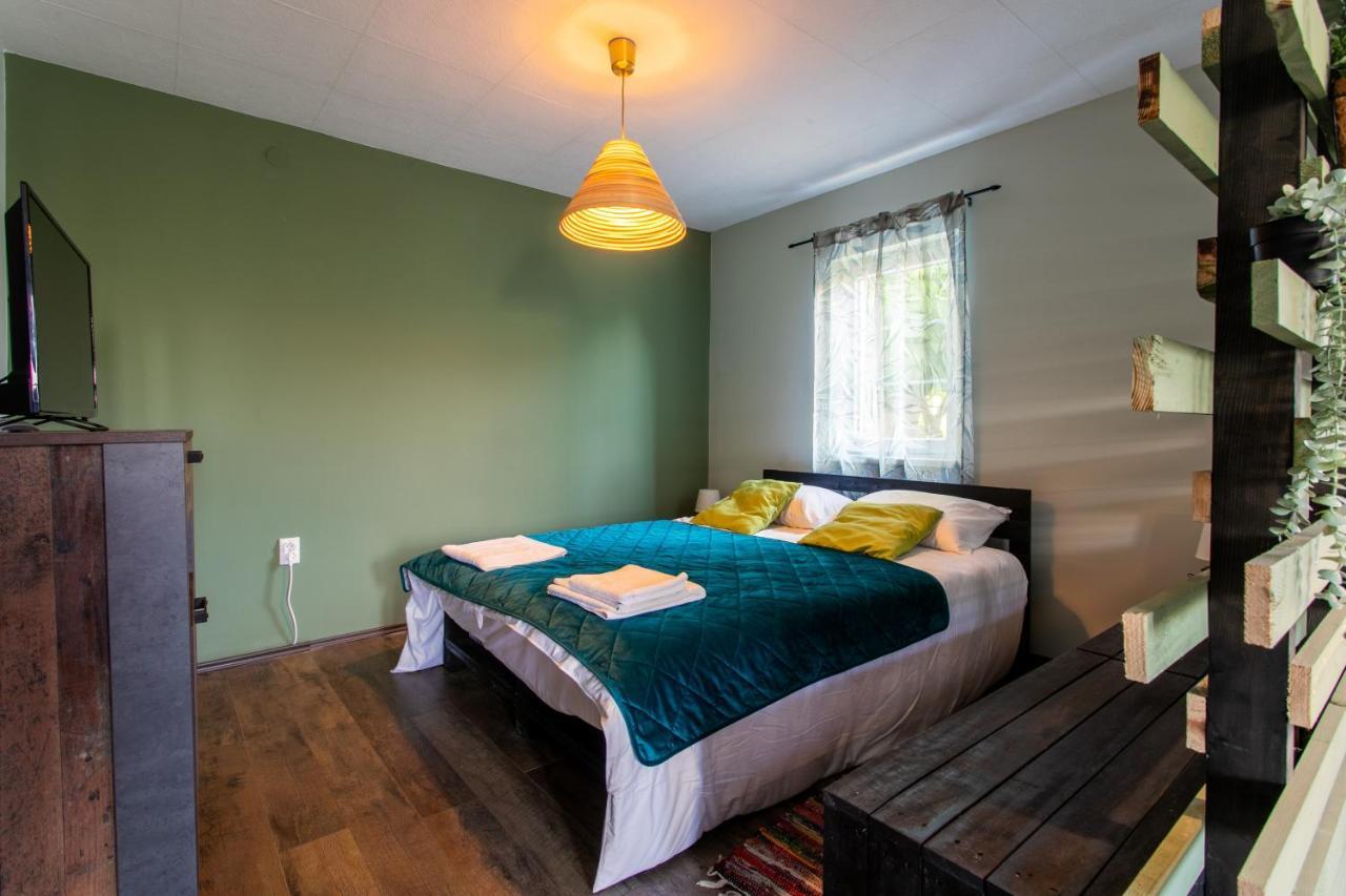 Apartamento Seosko Domacinstvo Pustolov Stari Banovci Exterior foto